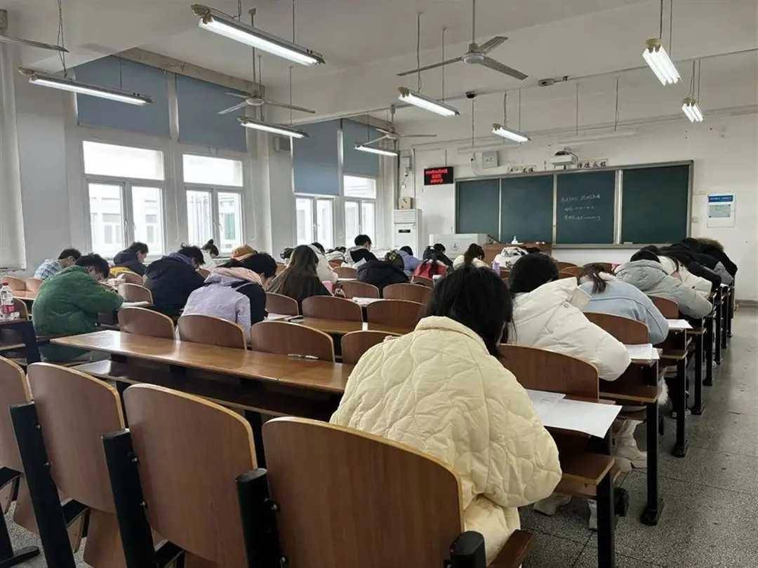 原創三年減少131萬人，考研“退燒”後，市場降溫還是分化？