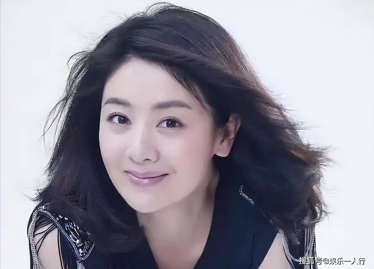 原創47歲小李琳復出拍戲朝粉絲翻白眼，經超順利定居北京，繼女在美國留學，9歲女兒很可愛