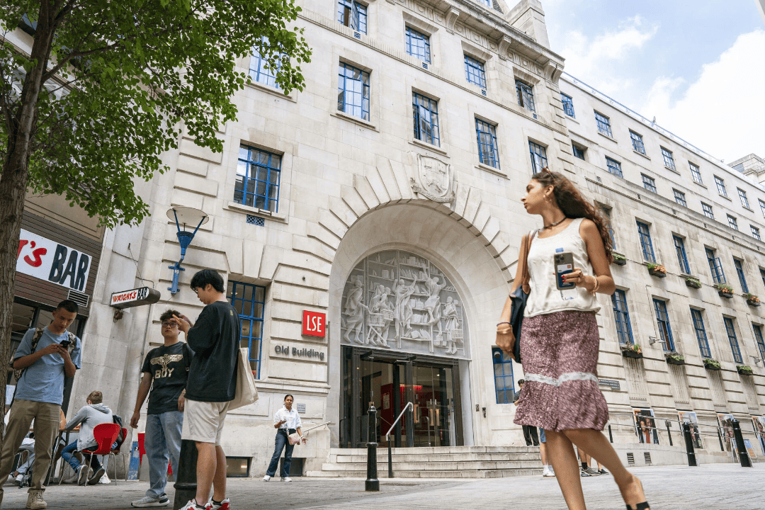 LSE官號搞事情？繼帝國理工後，中國留學生怎麼又成了小組作業裡的“什麼也不幹”的人設？