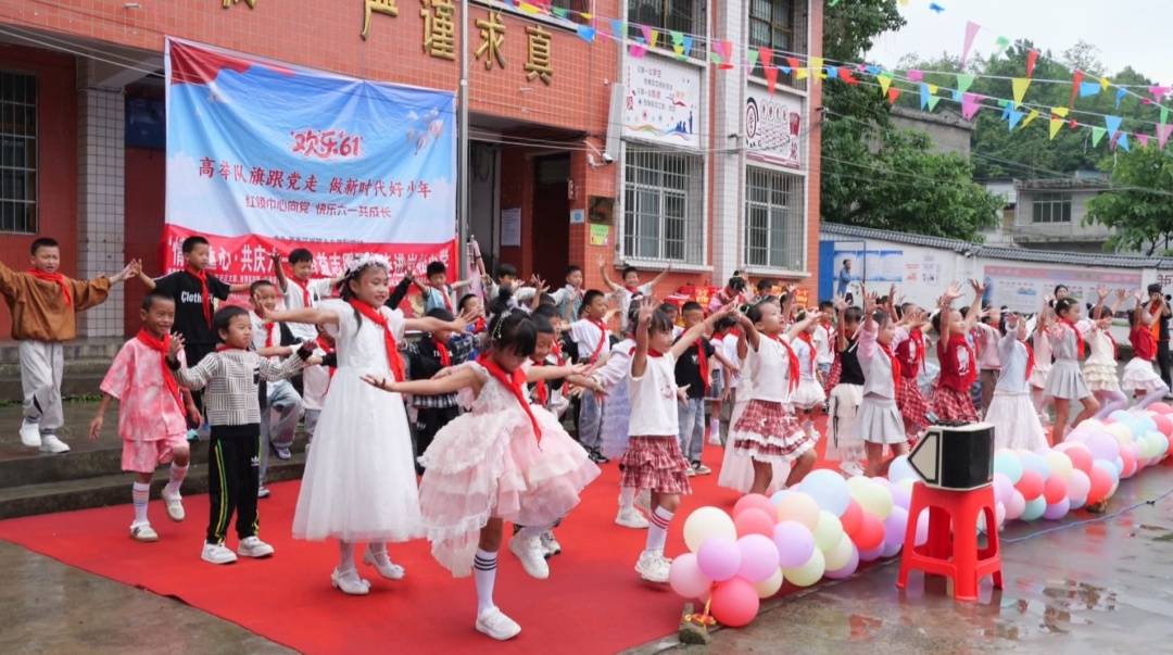 西秀區多部門聯動開展鄉村小學慰問活動