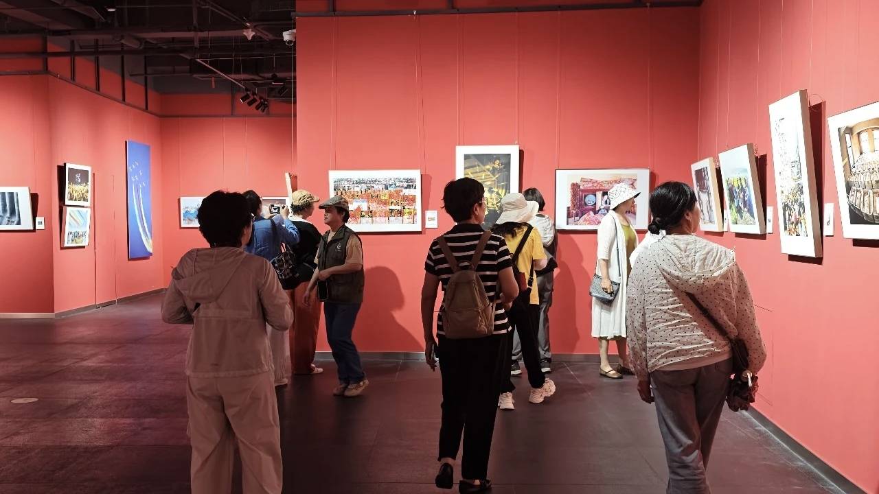 原創“光輝歷程”吉林省書法攝影主題作品展在長春開展