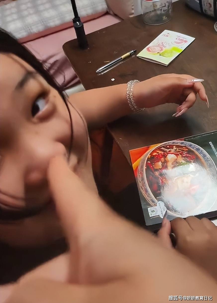 原創“沒見過這麼富態的女兒”，小學女生深夜不學習卻看菜譜，被點贊