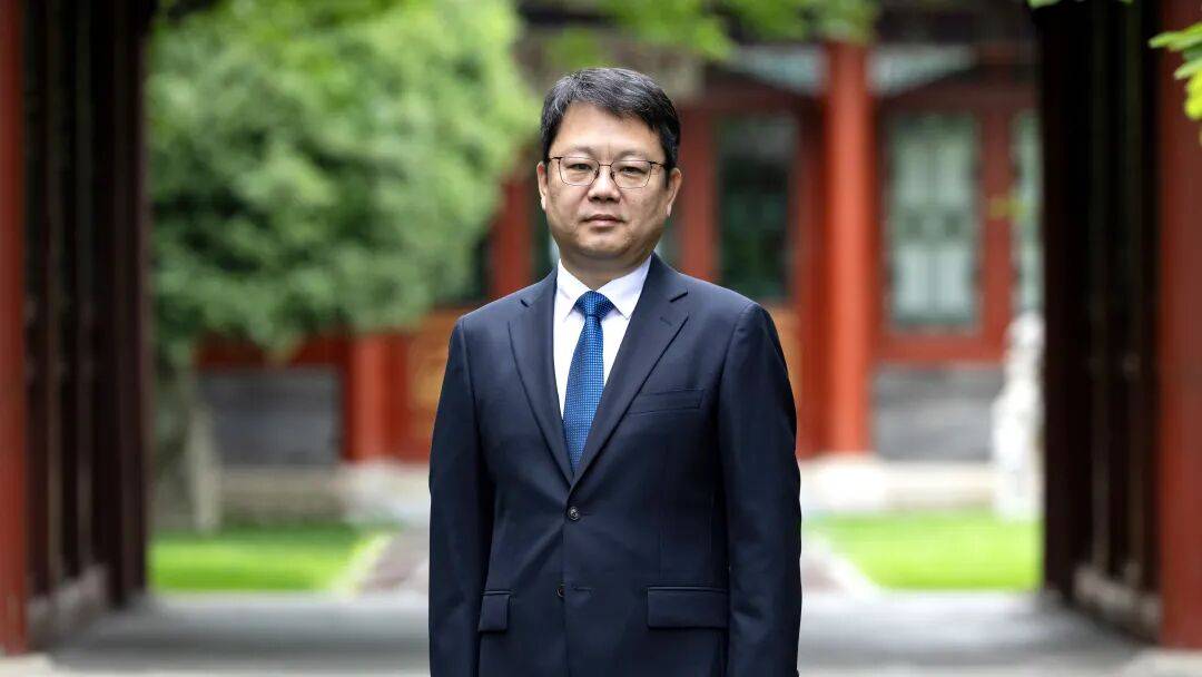 李志華任清華大學黨委常委、副校長，王亞愚任清華大學副校長