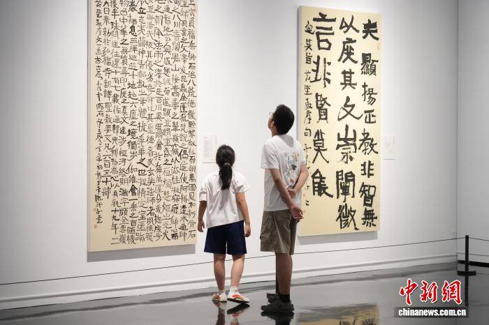 河南鄭州：“字裡千秋·今古通脈”書法藝術展啟幕