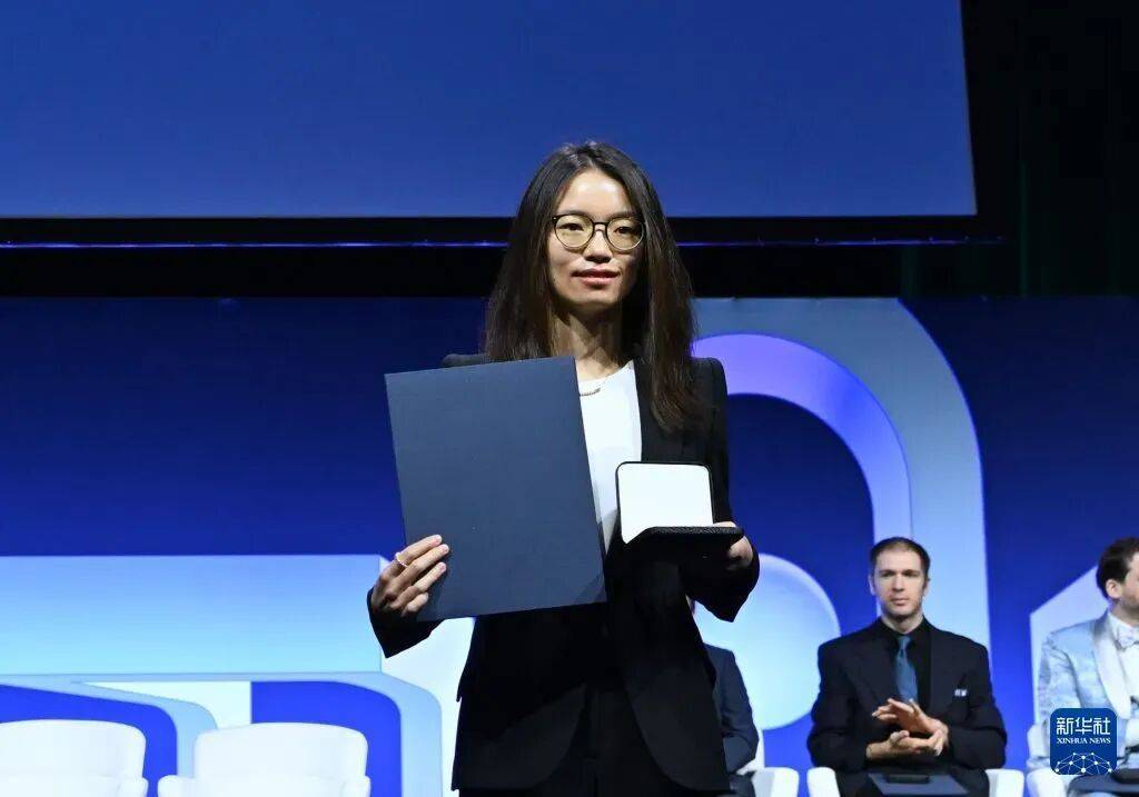 高中時期的王虹是什麼樣的？母校桂林中學教師回憶……