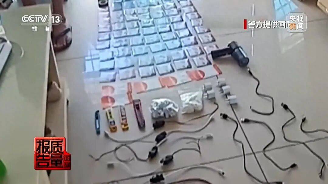 一對情侶租房後，發現床鋪上方有針孔攝像頭，2人報警