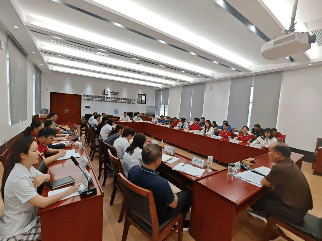 貴州安順石油召開青年創新創效暨大學生座談會