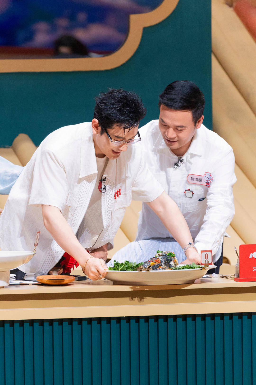 《家鄉美食大賽》熱辣首播 “首席掌勺官”黃曉明空腹錄製“只等這一頓”