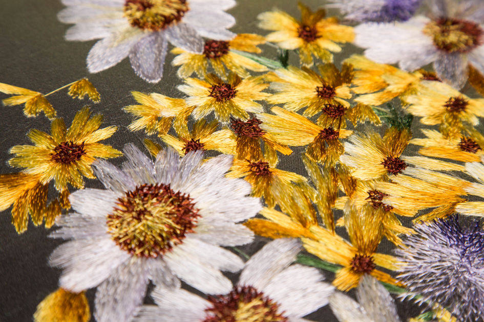 整牆獨幅刺繡軟裝哪家更靠譜？乾莊刺繡多層蘇繡工藝耐用