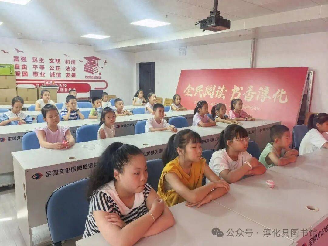 原創淳化縣圖書館開展暑期多巴胺盆栽親子手工活動