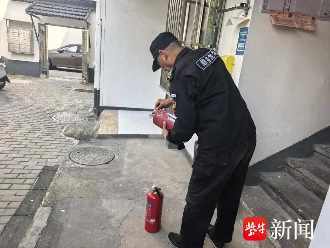 小快遞架辦好“微實事”，太陽能燈守護回家路
